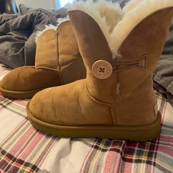 UGG Bailey Button - Picture 6 of 8